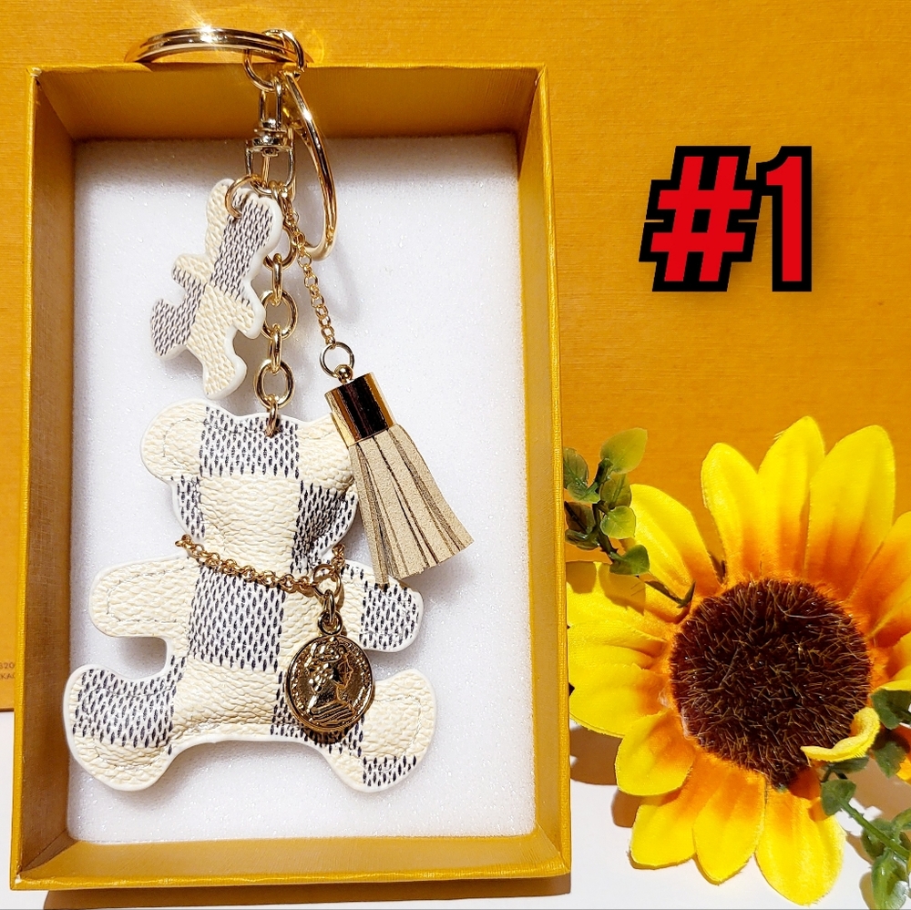 🆕️🌈FASHION🌈 Cute  Bear Keychain Pendant Tassel Bag Charm $35 each with box - Picture 4 of 16